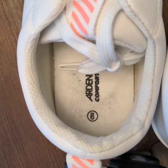 NWT white sneakers with pink accents - Picture 3 of 4